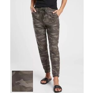 ATHLETA  Printed Camo Farallon Jogger Pant Olive Green Grey Size 0P